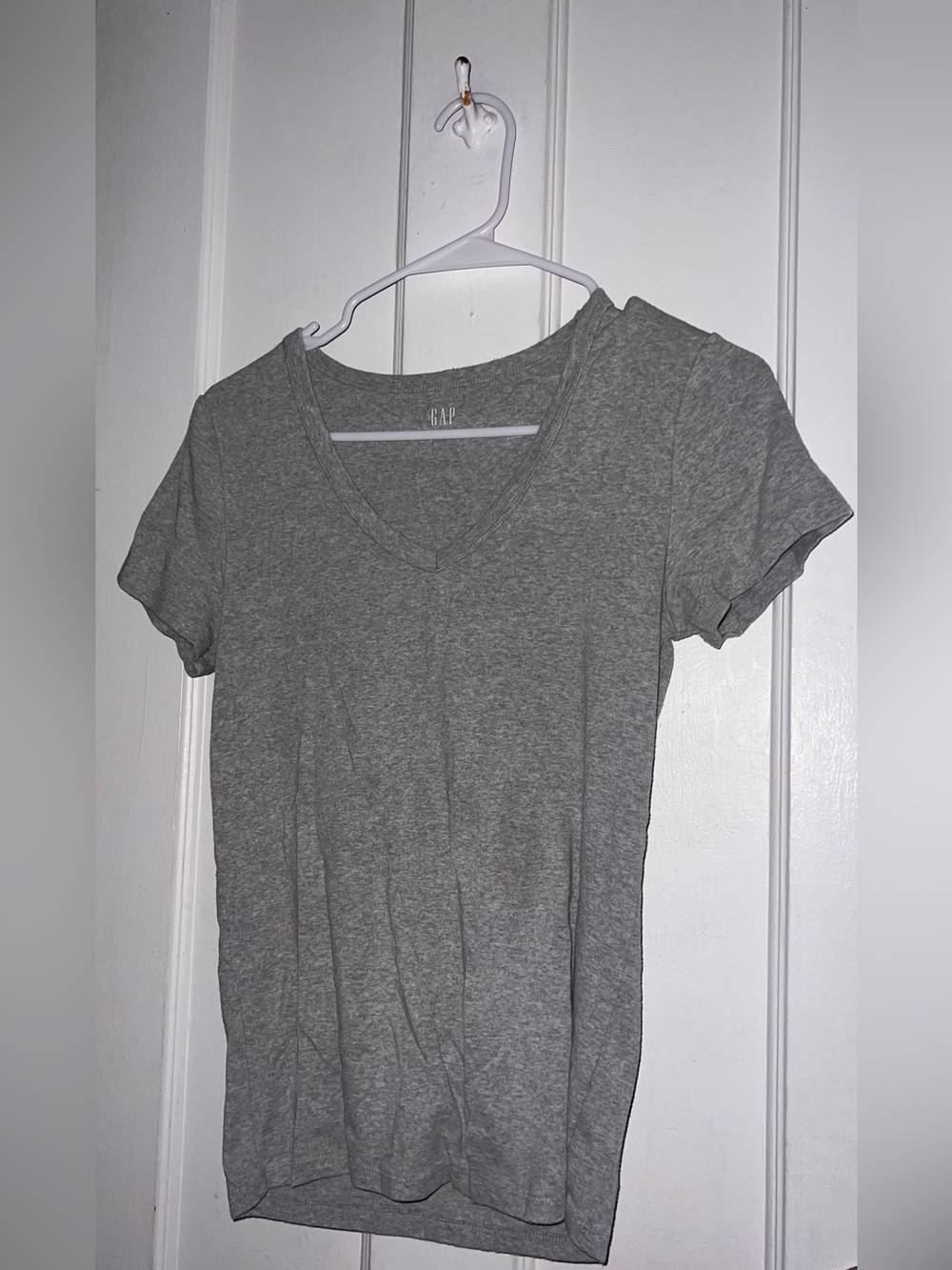 GAP Women's Gray V-Neck Short Sleeve Tee